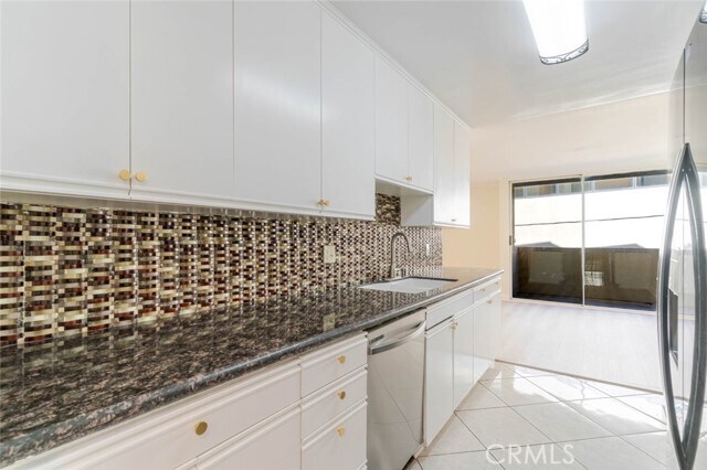 Building Photo - 14141 Dickens St