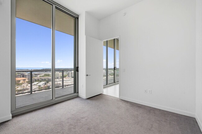 Building Photo - 400 Central Ave