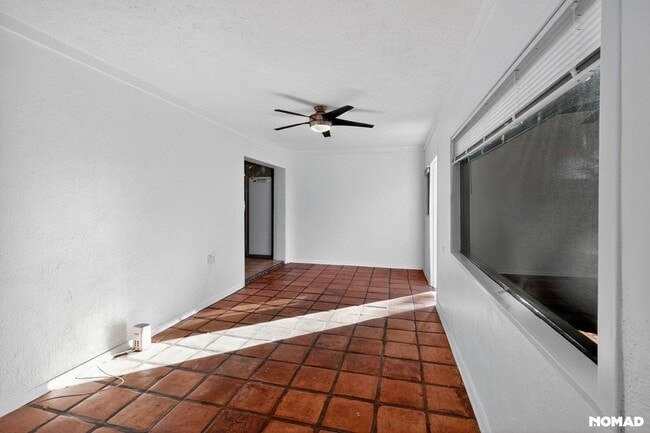 Building Photo - 3029 W Shaw Butte Dr