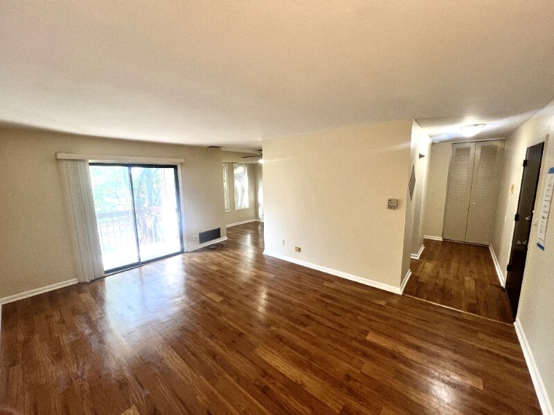 Building Photo - 2275 Country Club Dr