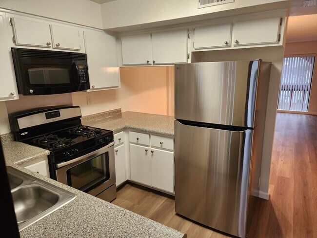 Building Photo - 809 S Adams St