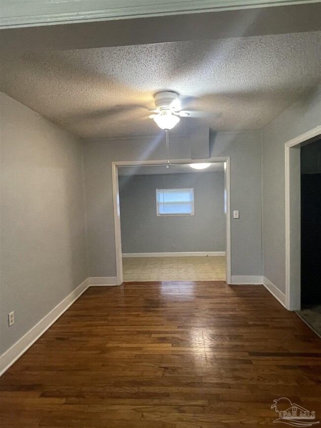 Building Photo - 1409 Poppy Ave