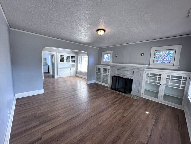 Building Photo - 766 West St