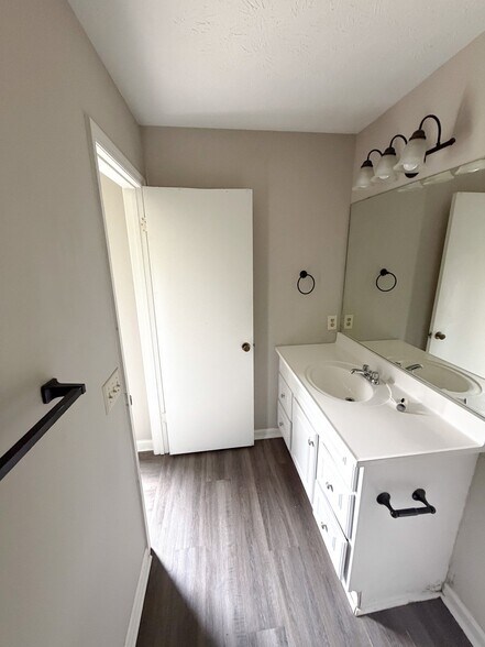 Building Photo - 6197 Trestlewood Dr