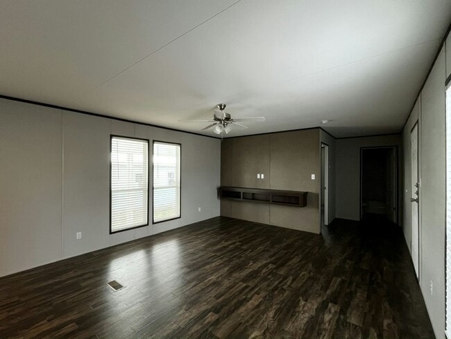 Building Photo - 602 N Victoria Rd