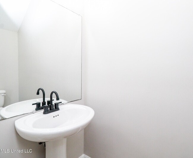 Building Photo - 473 Olive Branch Way