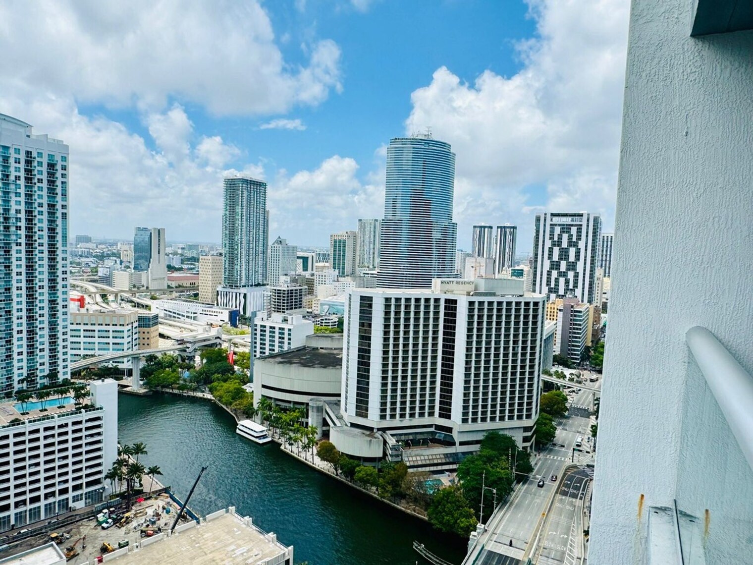 Building Photo - 485 Brickell Ave