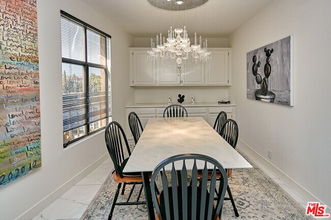 Building Photo - 4444 Wilshire Blvd