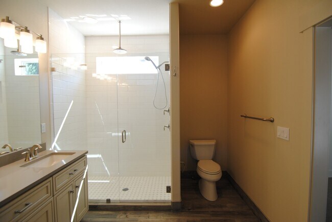 Building Photo - 1704/1706 Danny Boy Lane Duplex