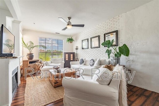 Building Photo - 2717 Via Cipriani