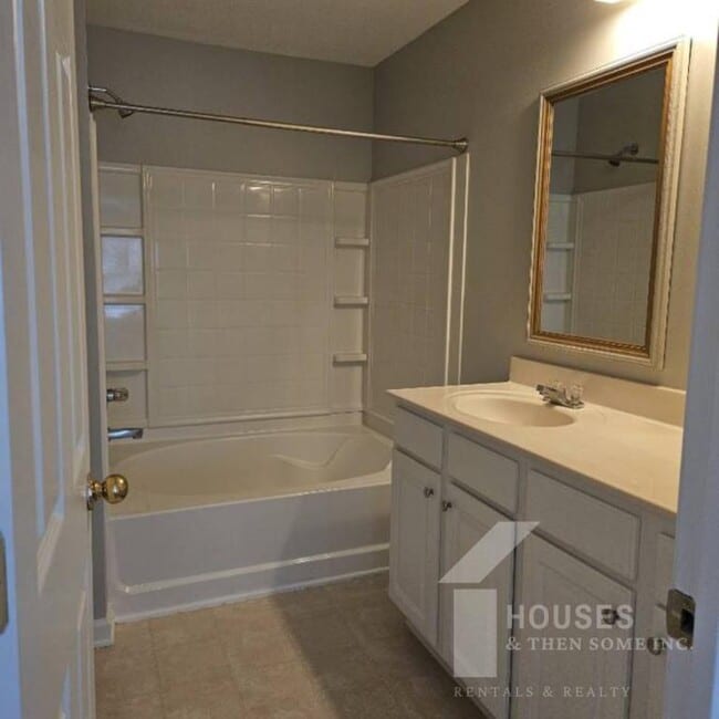 Building Photo - 203 Chardon Pl