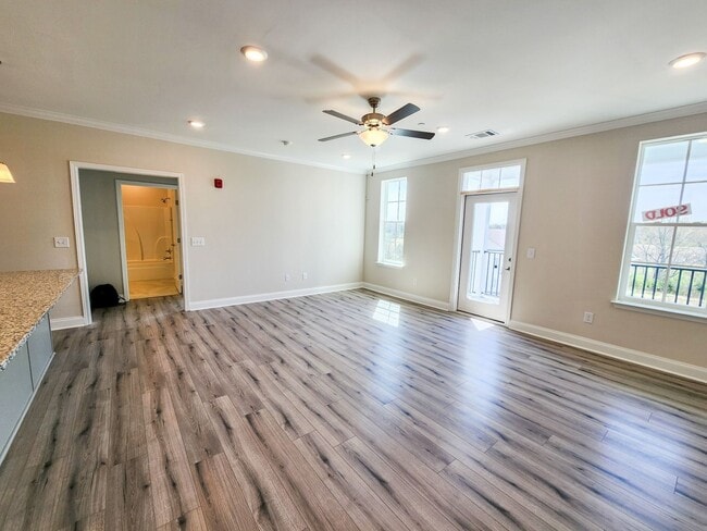 Building Photo - 836 Goswell Dr