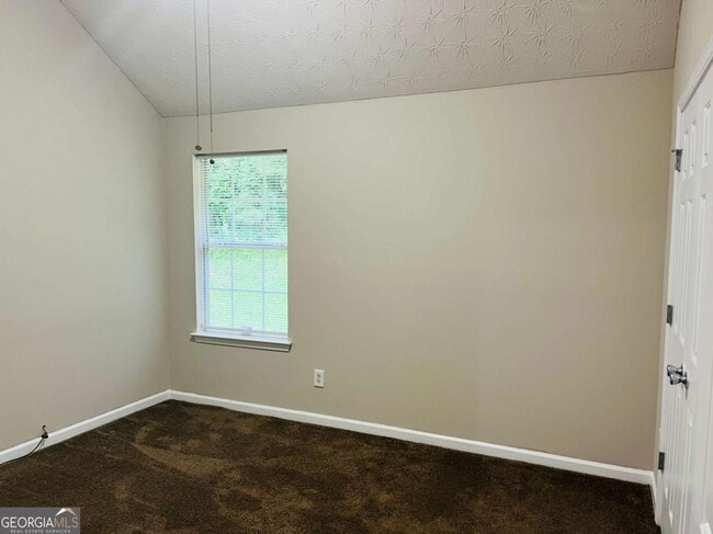 Building Photo - 690 Escalade Dr