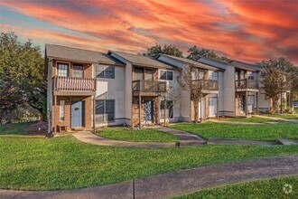 Building Photo - RIVER CROSSING TOWNHOME - 2BD -2.5BA - GRE...