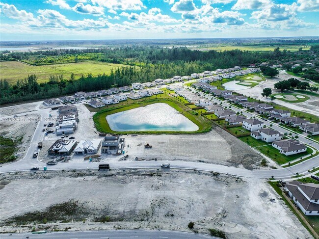 Building Photo - 2333 SE 28th St