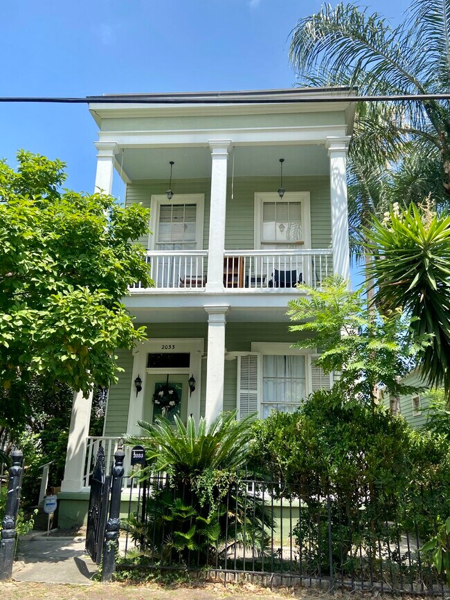 Building Photo - 2033 Coliseum St