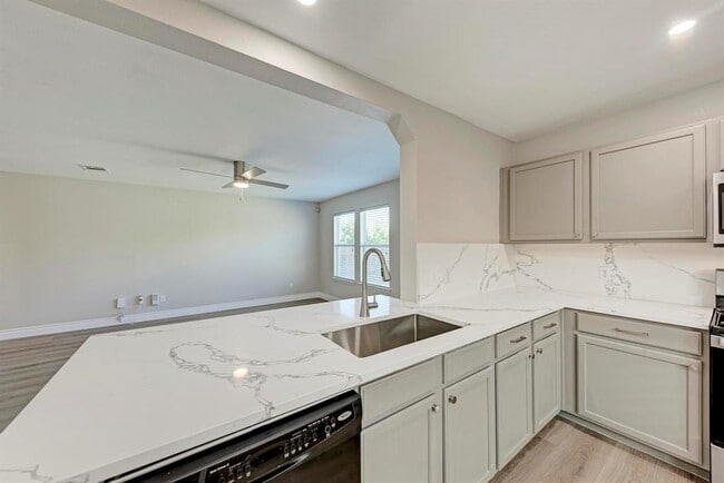 Building Photo - 3413 Bach Dr