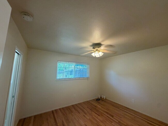 Building Photo - 4 bedroom house in Orangevale on a huge lot
