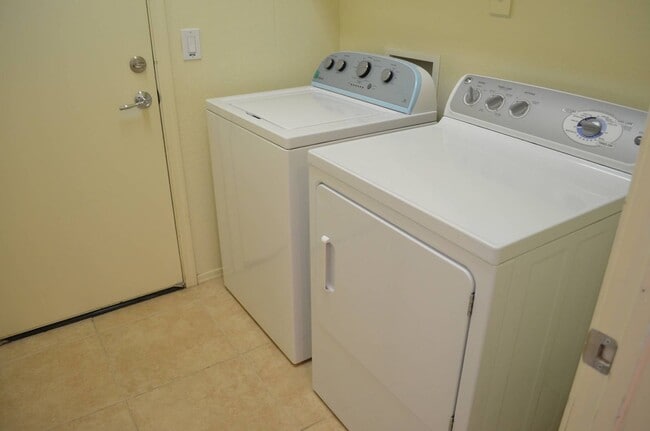 Building Photo - 7202 W Pleasant Oak Way