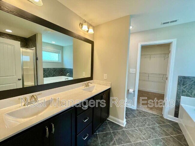 Building Photo - 5344 Debut Ave