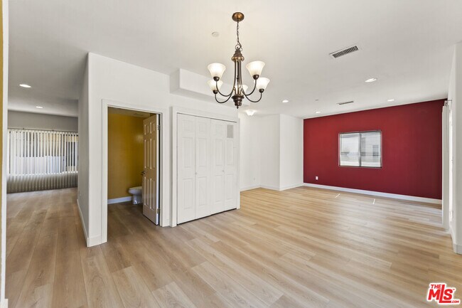 Building Photo - 12375 Osborne Pl