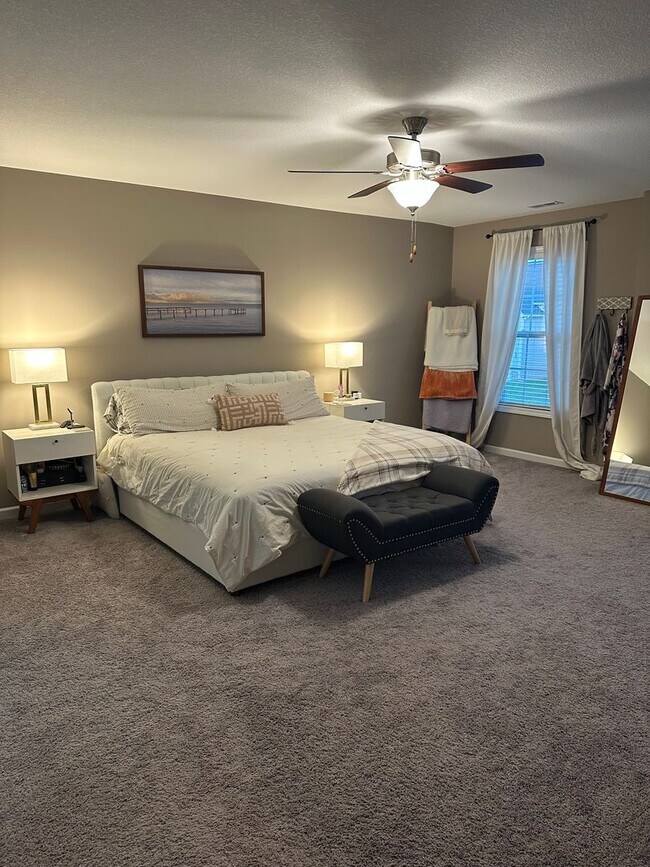 Building Photo - Maryville 37803 - 3 bedroom, 2.5 bath home - Contact Tanner Fee (865) 850-5103