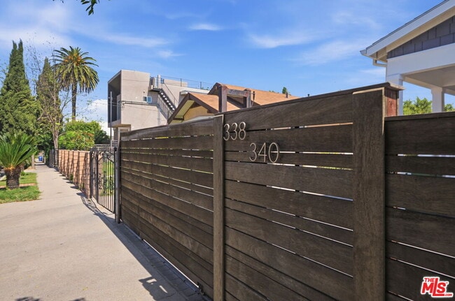 Building Photo - 340 N La Fayette Park Pl