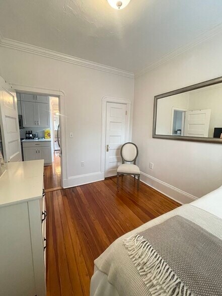 Building Photo - 146 Charles St