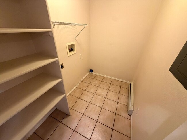 Building Photo - 7917 Quail Dr