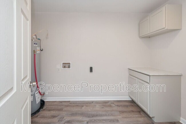 Building Photo - 126 Camellia Pl