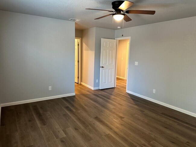 Building Photo - 307 Forrest Ave