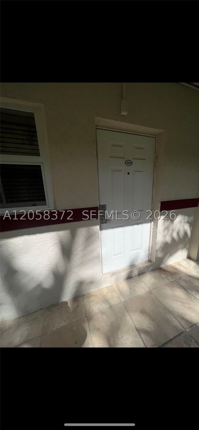 Building Photo - 8650 SW 67th Ave
