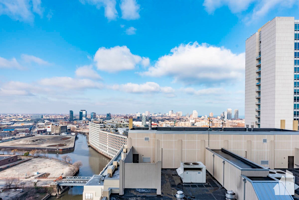 Building Photo - 700 N Larrabee St