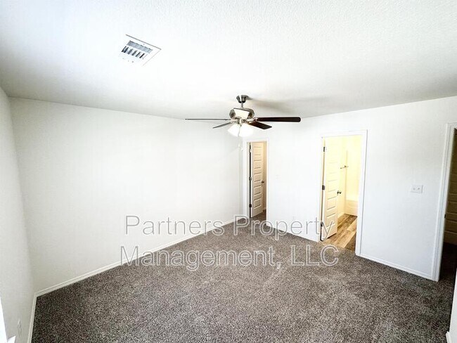 Building Photo - 823 S Amarillo Ave