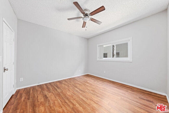 Building Photo - 14937 Dickens St