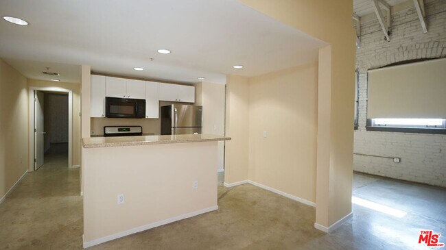 Primary Photo - 922 W 23rd St