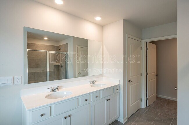 Building Photo - 3031 Greyton Dr