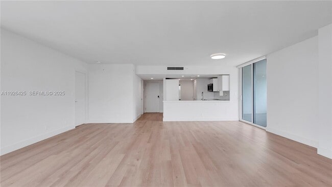 Building Photo - 555 NE 34th St