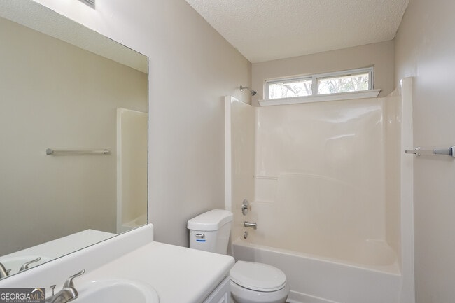 Building Photo - 325 Coral Cir