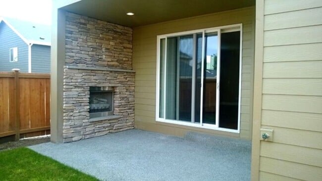 Building Photo - Spacious single family in quiet Lynnwood n...