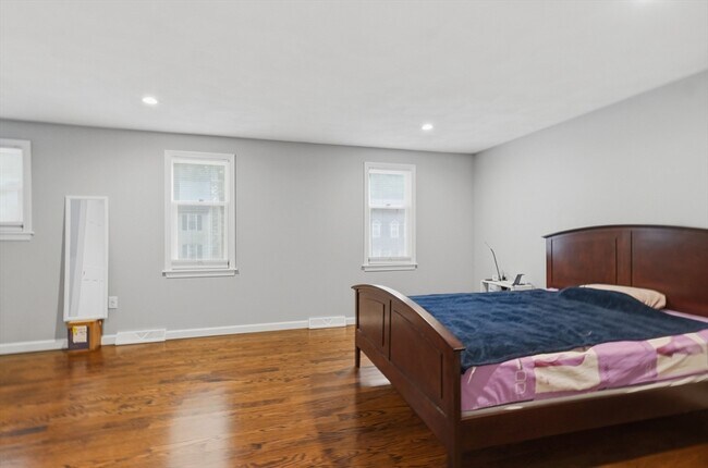 Building Photo - 852 Wellman Ave