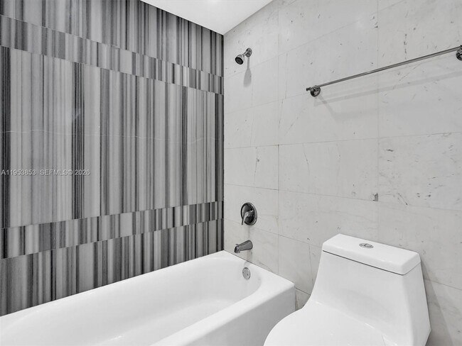 Building Photo - 100 Bayview Dr