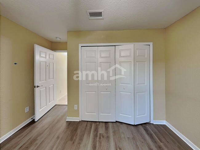 Building Photo - 3090 SW Boxwood Cir