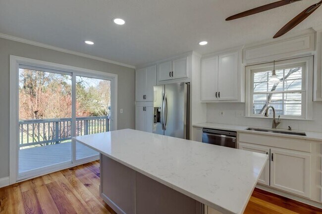 Building Photo - 4843 McPherson Dr NE