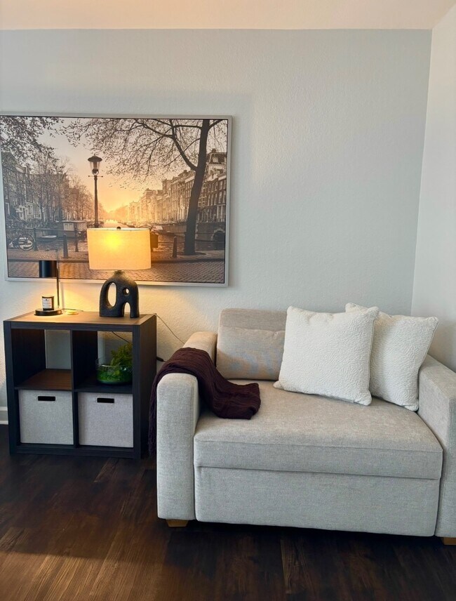 Building Photo - 708 Promenade Pl
