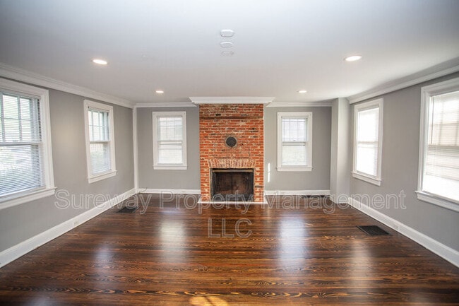 Building Photo - 220 S Church St