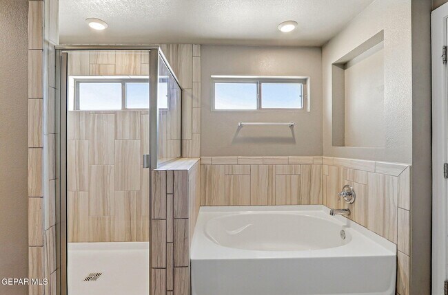 Building Photo - 14724 Tierra Fortaleza Ave