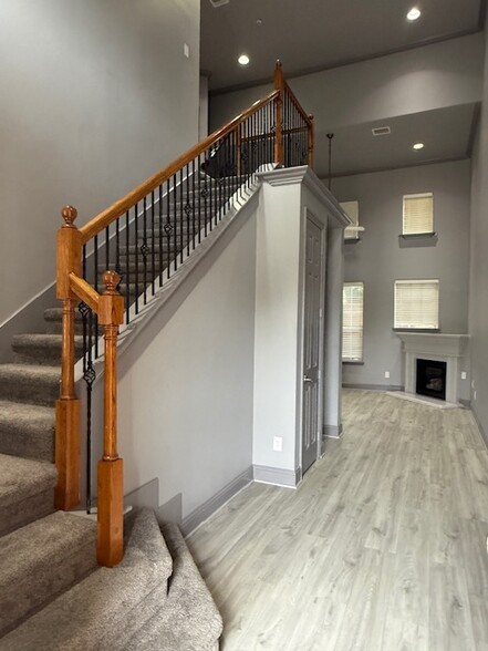 Building Photo - 4448 Jardin St