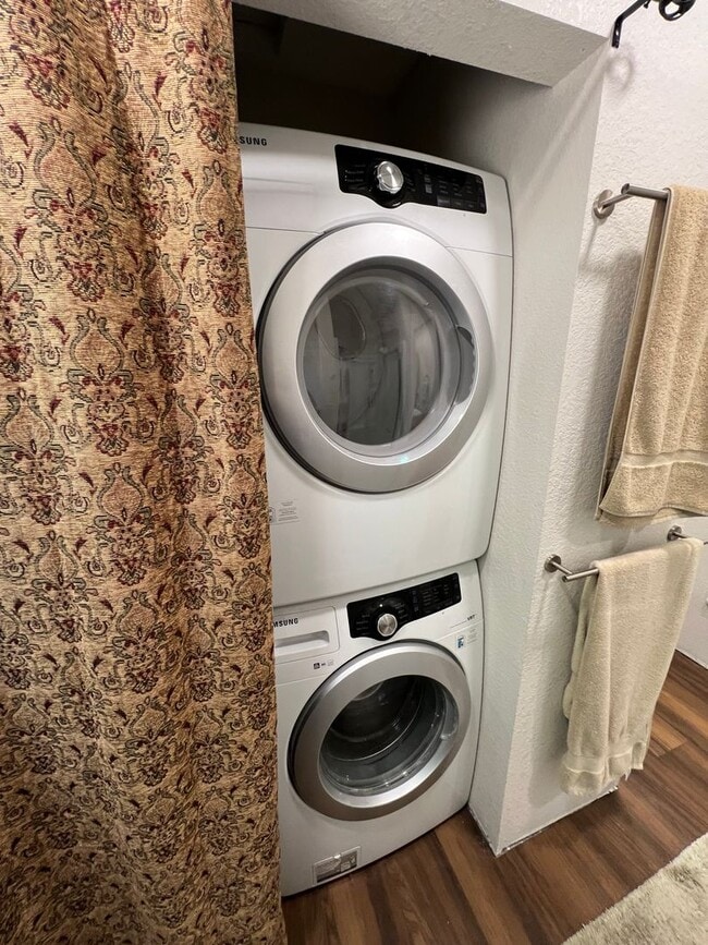 Building Photo - Newly Remodeled 1 Bedroom