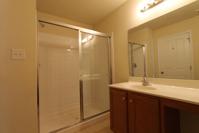 Building Photo - 316 Ross Ct